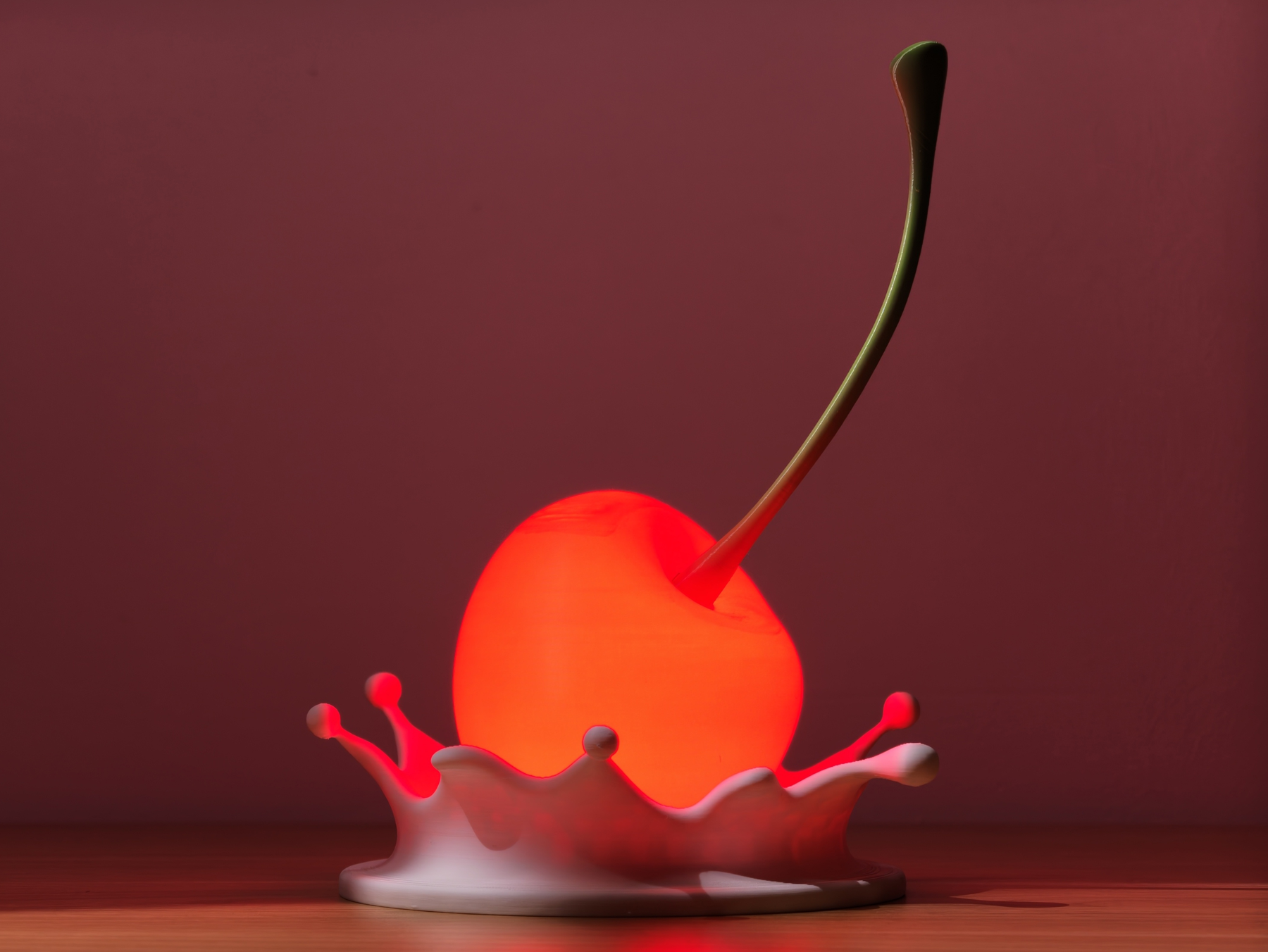 Lampa Cherry aprinsă